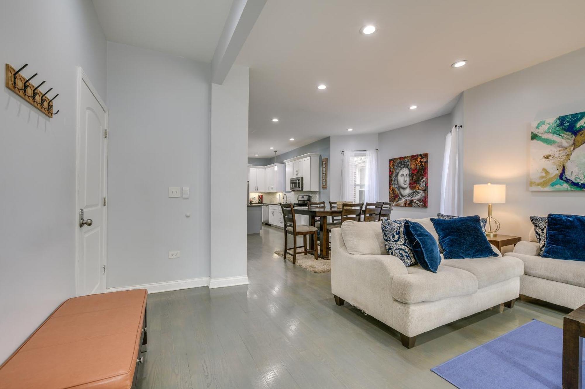 Apartment Vacation About 7 Mi To Downtown Chicago